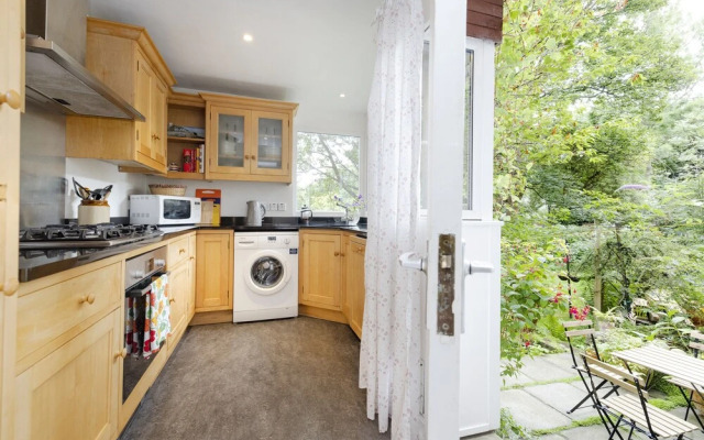 JOIVY 3-Bed Meadows Flat Near Castle & Royal Mile, Edinburgh