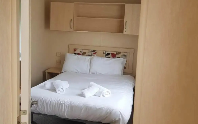 2br-pool-garden-parking-wifi-sleeps6