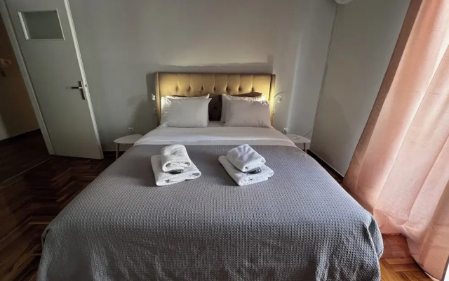 Caryatids Luxury Apartment