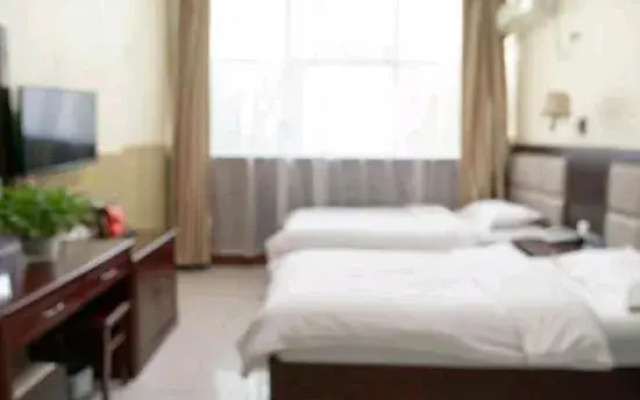 Tianzhong Business Hotel (Zhumadian Railway Station)