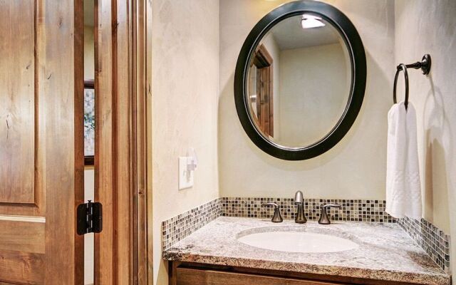 Ge At Breckenridge Chateaux 1023 2 Bedroom Condo by RedAwning