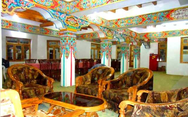 Omasila Hotel