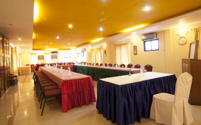Royal Astoria Hotel