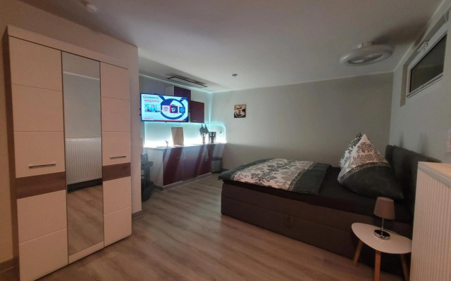 Ferienwohnung Dresden-Neustadt mit Parkplatz im Hof , Balkon ab April 2023