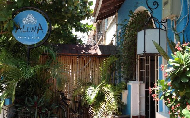 Aluna Hostel B&B