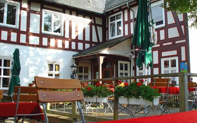 Zur Burgruine Frauenberg