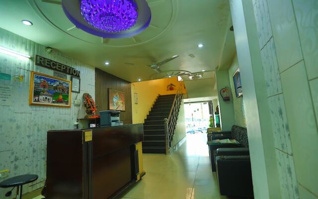 Hotel Paras Plaza