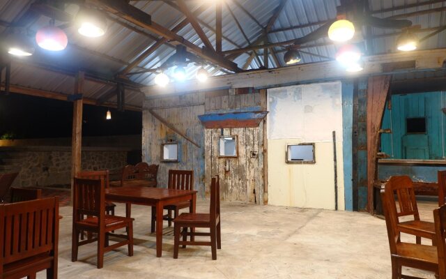 Rock and Wreck Dive Resort