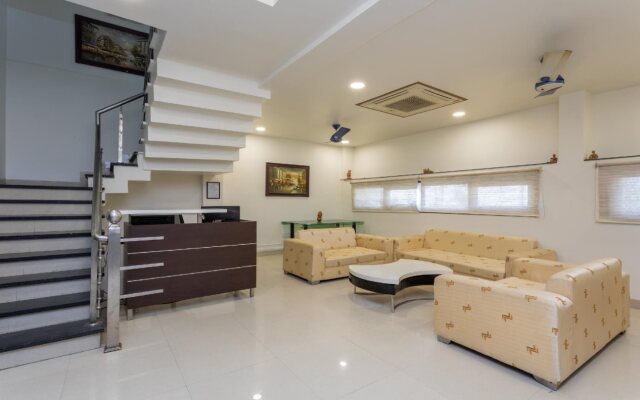 Silver Stay By OYO Rooms