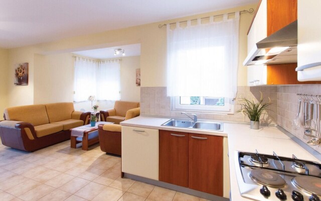 Beautiful Home in Palit With 4 Bedrooms