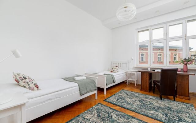 Family Apartment Slowackiego by Renters