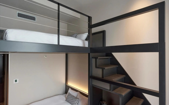 Cross Life Hakata Tenjin