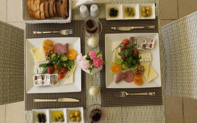 Alesta Seaside Residence