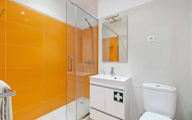 Minimalist 2bdr Apt in Lisbon, Excellent Location