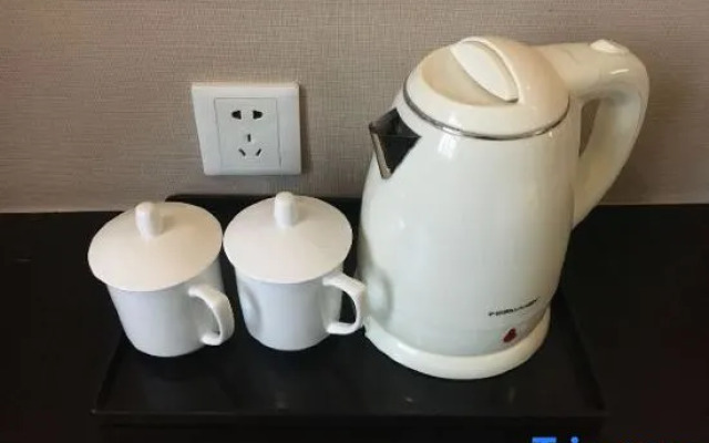 Manli Hotel (Youjiang Medical College for Nationalities Baise College Donghe Campus)