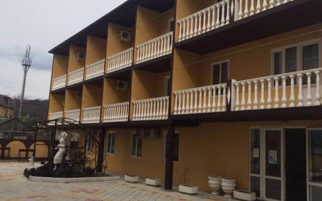 Estella Hotel
