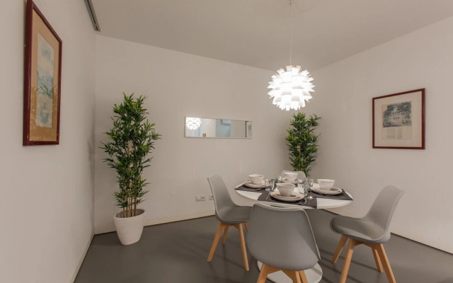 Renovated Apartment w/ Private Courtyard, By TimeCooler