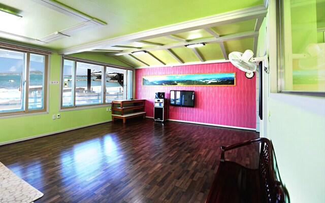 Tongyeong Look at the Sea Pension