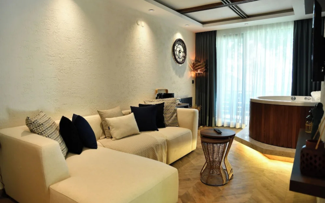 Parmos Otel