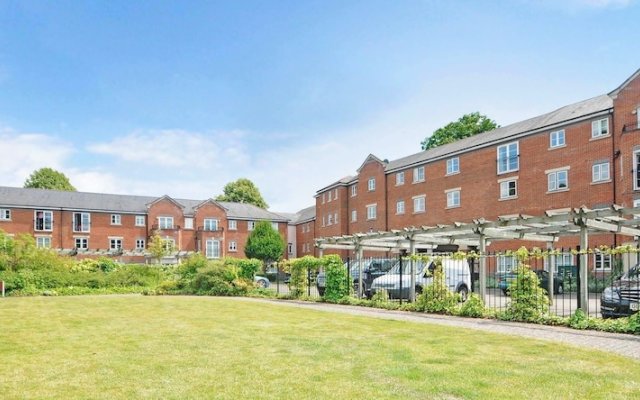 The Courtyard A Beautifully Fitted 2 Bed Oxford City Apartment W Parking