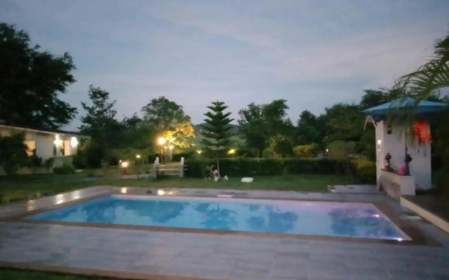 Les Collines Resort
