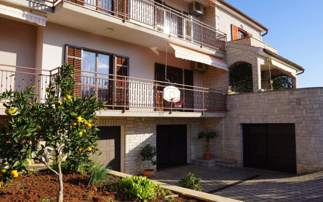 Apartments Luciana & Helena