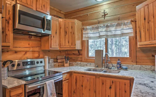 Ruidoso Log Cabin Retreat - Peaceful & Convenient