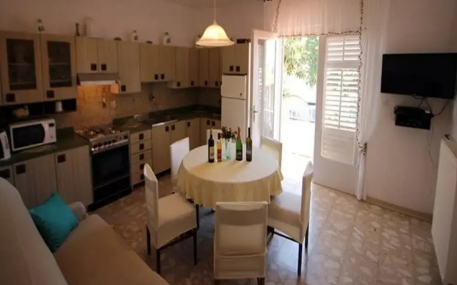 Boris - With Pool - A2