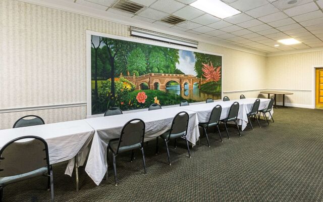 Rodeway Inn & Suites