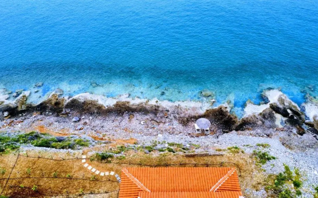 Tholos Alexandra's Beachfront House
