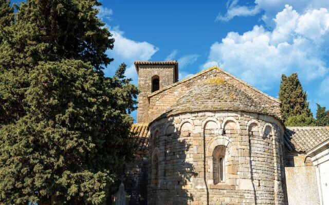 Villa in Montbrun With Pool and Mountain Views