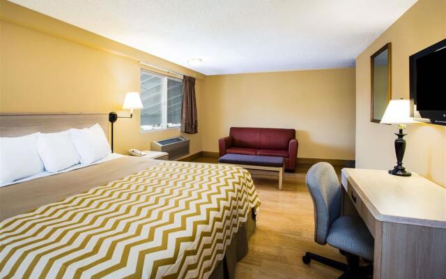 Travelodge by Wyndham Tacoma Near McChord AFB