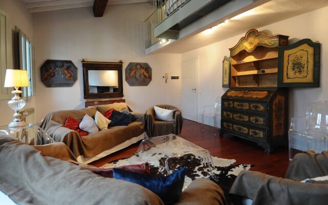 Cozy Central City Apartment