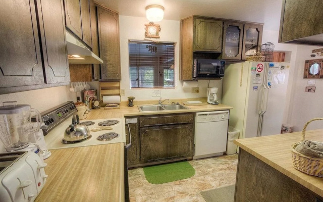 Bambi's Bunkhouse 3 Bedroom Home by RedAwning