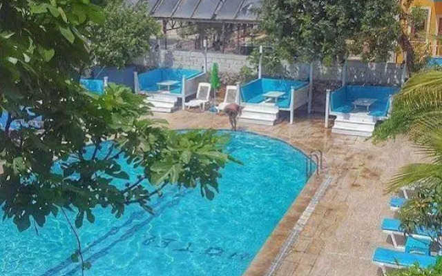 Nicholas Garden Hotel