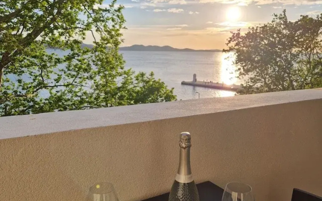 Seafront Sunset Studio&Rooms