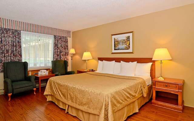 Super 8 by Wyndham Gananoque/Country Squire Resort