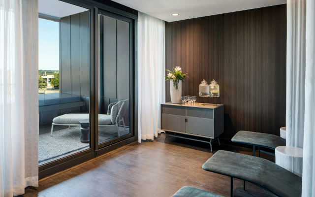 Amway Grand Plaza, Curio Collection by Hilton