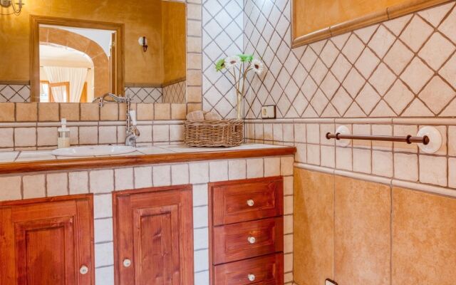 Cosy Holiday Home in S'illot-cala Morlanda With Sea Nearby