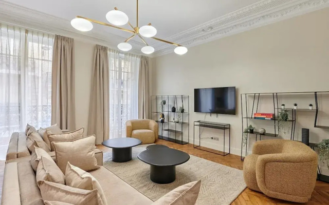 Sublime Apartment in the Center of Paris