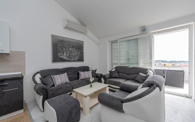 Beautiful penthouse for 8 close to city center