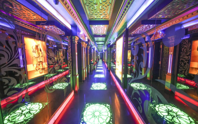 New Hollywood Hotel
