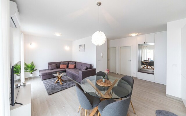 Beautiful Apartment in Trogir With Wifi and 2 Bedrooms