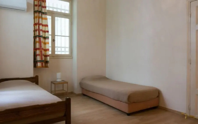 Secret Garden, 3br, Cozy and Quiet Athens Gem