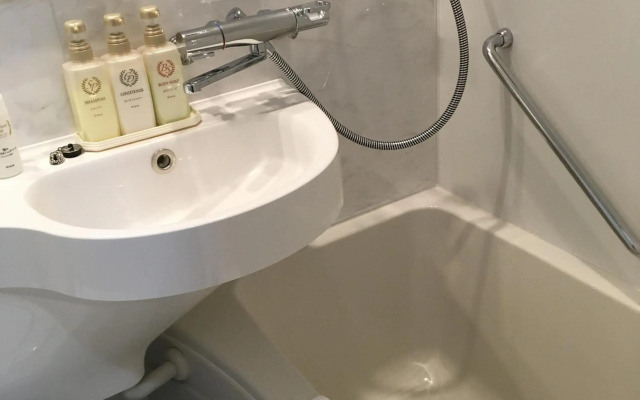 Shimbashi Urban Hotel