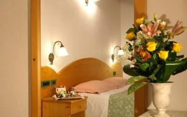 Jolly Dimaro Bed and Breakfast Rooms; Apartments