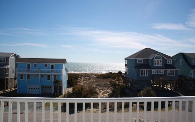 Beach Crew 4 Bedroom Home by RedAwning
