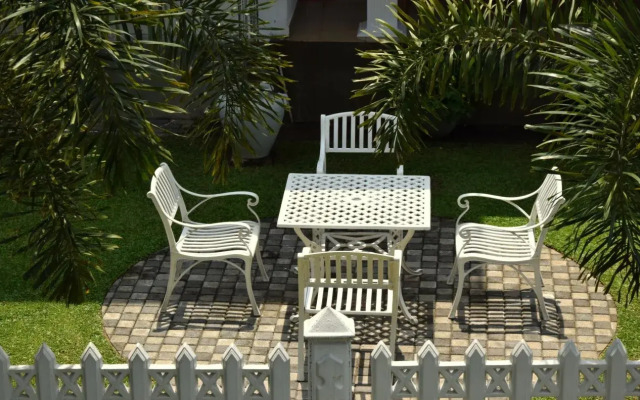 Casa White Lounge