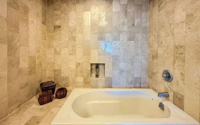Beach Bliss Retreat 2BR Beachfront Condo