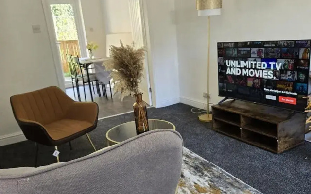 Manchester Blissful Retreat - 3-bedroom House